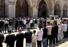 عشرات الآلاف يؤدون الجمعة في المسجد الأقصى