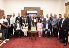 الرئيس عباس يمنح مؤسسة حماة الفتح درع دولة فلسطين