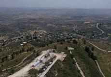 صورة جوية تظهر بلدة برقة شمال غرب نابلس وأعمال بناء في موقع مستعمرة "حومش" (تصوير: أ ف ب)