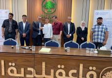 الزراعة تسلم منحا مالية لـ 69 مستفيدا لتطوير الإنتاج الزراعي في الخليل