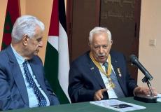 الرئيس عباس يمنح المهندس المغربي أحمد البيّاز "نجمة يبوس" من وسام ياسر عرفات