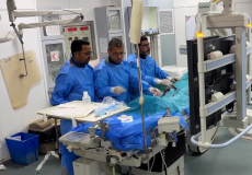خلال إجراء العملية الجراحية للمريض