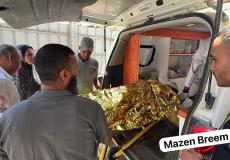 مصاب بحالة خطيرة جرّاء قصف مسيّرة إسرائيلية قرب جسر بلدة القرارة شمالي خان يونس جنوبي قطاع غزة