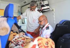 الهلال الأحمر يُجلي 38 مريضًا من غزة للعلاج في الخارج عبر معبر رفح