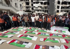 تشييع 50 شهيدًا انتُشلت جثامينهم من تحت أنقاض منازل بمدينة غزة
