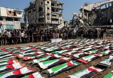 غزة تُشيّع 112 شهيداً بعد انتشالهم من تحت الأنقاض