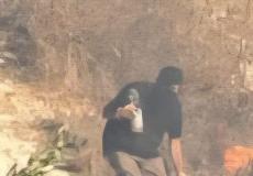 مستوطنون يهاجمون منازل ويضرمون النار في أراض بقرية برقا شرق رام الله