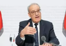 استقالة رئيس سويسرا: المقابر مليئة بمن ظنوا أنهم غير بدلاء