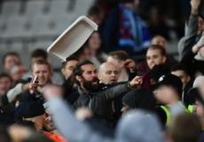 بدأت الاشتباكات في ملعب المباراة