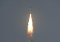 صورة أرشيفية لإطلاق الهند قمرا صناعيا