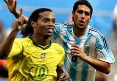 البرازيلي رونالدينيو، والأرجنتيني خوان رومان ريكيلمي