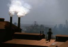 تحاول أبل تخفيف الاثر الكربوني لشركائها التجاريين في الصين