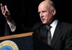 جيرى براون حاكم ولاية كاليفورنيا الأمريكية