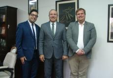 السفير الهولندي والمستشار القانوني للجنة الدولية للصليب الأحمر