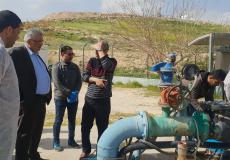 رئيس سلطة المياه خلال جولته