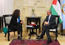 محمد اشتية وممثلة الدنمارك