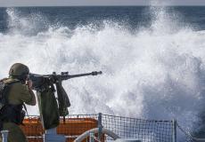 زوارق الإحتلال تستهدف مراكب الصيادين