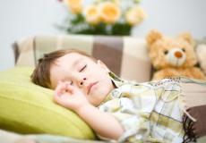 شاهد: إعلان صادم عبر "فيسبوك" يعرض طفلا للتبني في الأردن