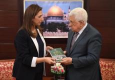 الإحصاء يسلم الرئيس عباس كتاب القدس السنوي