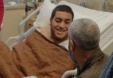 فتى الزرقاء على سرير العلاج 