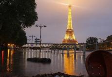 المياه أغرقت شوارع باريس ورفعت منسوب المياه في نهر السين