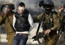 الاحتلال يعتقل فلسطينيا