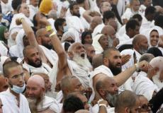 حجاج بيت الله يرمون جمرة العقبة يوم النحر