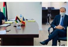 وزير المالية شكري بشارة مع القنصل الفرنسي
