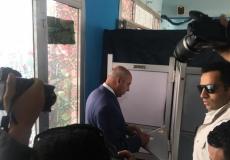 كامل الوزير يدلي بصوته في الاستفتاء