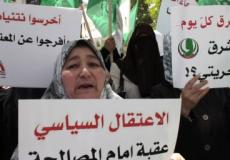 حماس تطالب الرئاسة والحكومة بأن تكف الأجهزة الأمنية عن ملاحقة الطلبة والاسرى المحررين وابناء الشعب الفلسطيني
