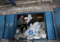 لاجئ في مركز توزيع المواد التموينية في غزة - APAimages