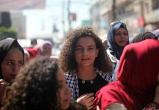 نساء غزة يتجولن بالزي التراثي في شوارع المدينة