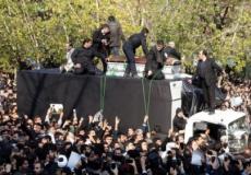 حشود المشيعيين يحيطون بنعش رفسنجاني