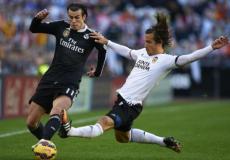 لقطة من مباراة سابقة للفريقين