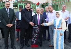 وزير التربية والتعليم العالي صبري صيدم، ووزير الأشغال العامة والإسكان مفيد الحساينة