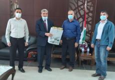 عميد المعاهد الأزهرية يتسلم شهادات الثانوية الأرهرية