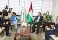 عساف أثناء لقائه أبناء القائد العراقي عمر علي البيرقدار