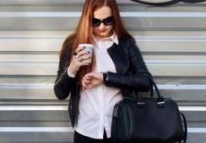 أرغمها مديرها على ممارسة تمارين "السكوات"