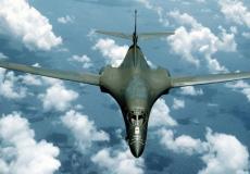 قاذفة بي-1 بي تحلق فوق المحيط الهادئ