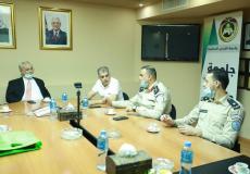 رئيس جامعة القدس المفتوحة وممثلي الضابطة الجمركية