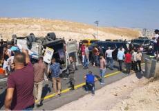 مصرع فلسطيني وإصابة 18 بانقلاب حافلة قرب القدس