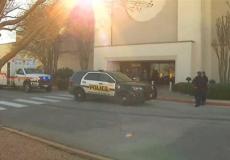 عناصر من الشرطة أمام المبنى التجاري في سان أنطونيو