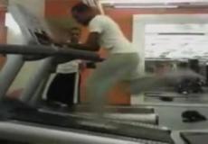 شباب يمارسون الرياضة