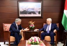 الرئيس عباس خلال استقبال فيرشنين