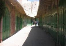 الاحتلال يواصل إغلاق 512 محلا تجاريا في البلدة القديمة بالخليل