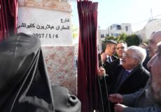 الرئيس محمود عباس أثناء افتتاح شارع المطران هيلاريون كابوتشي.