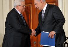الرئيس الفلسطيني محمود عباس مع رئيس الوزراء الإسرائيلي ب