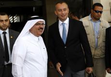 السفير العمادي وملادينوف خلال زيارة سابقة الى غزة