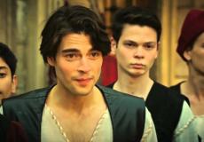 الممثل اكين اكينوزو