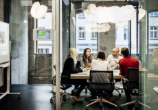 التواصل مع زملاء العمل بشكل جيد